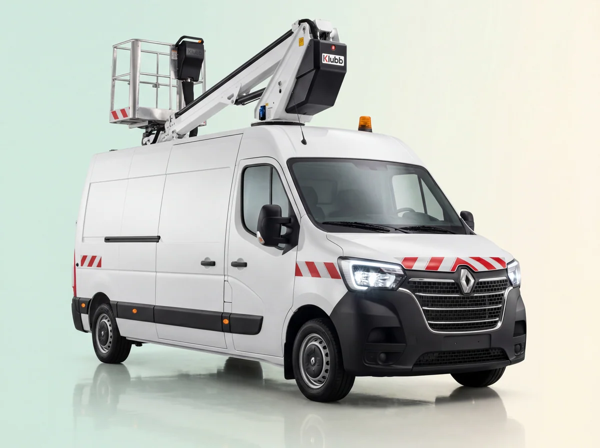 Renault Master nacelle Klubb (chantier Eiffage) — location diesel manuelle